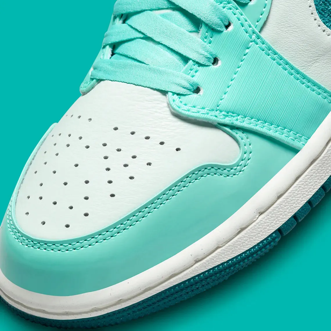 Jordan 1 Mid Chenille Bleached Turquoise